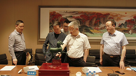 热消息丨会长汪林朋与武威市长周伟一行在星空体育之家集团总部举行会谈