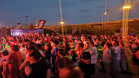 东丽星空体育之家津夜嘉年华来了，天津又一家夜市周末火爆开街