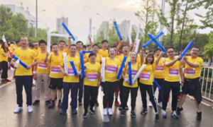 星南方店征战&ldquo;星空体育之家-2018黄冈国际半程马拉松&rdquo;