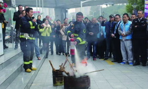 星空体育之家宜昌店携手西陵消防开展消防安全演练